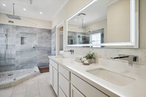 $575,000 | 5717 Val Verde Street, Unit C, Houston, TX 77057