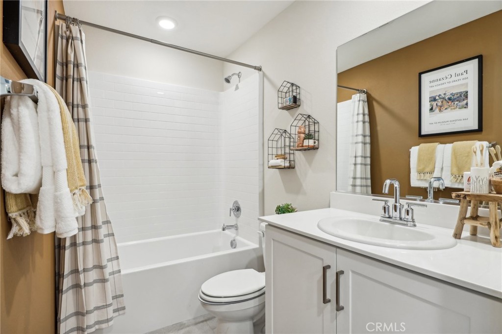 83239 Pintail Lane Indio, CA 92201 - Photo 29 of 45 a bathroom with a sink a toilet and a bathtub