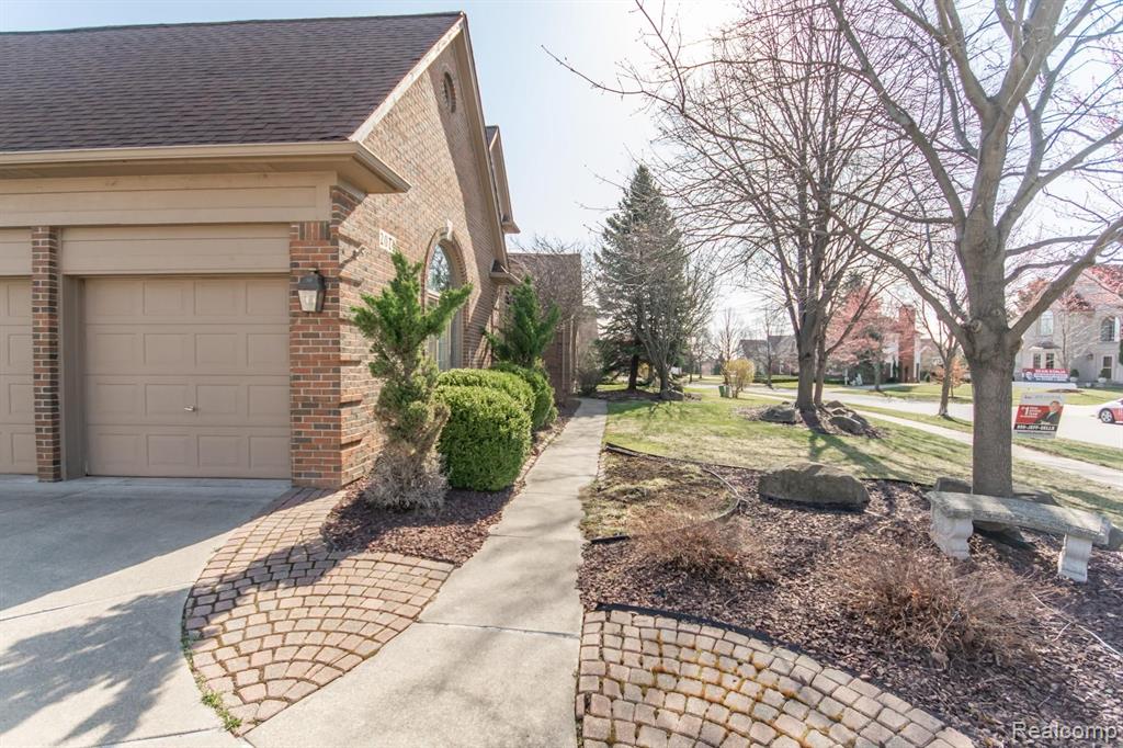 2074 Mapleridge Road Rochester Hills, MI 48309 - Photo 41 of 48