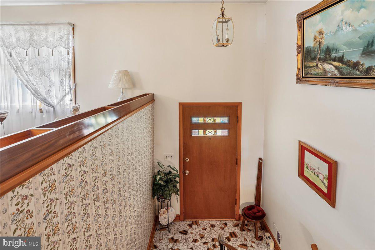 21909 Frederick Road Boyds, MD 20841 - Photo 2 of 20 Entry foyer