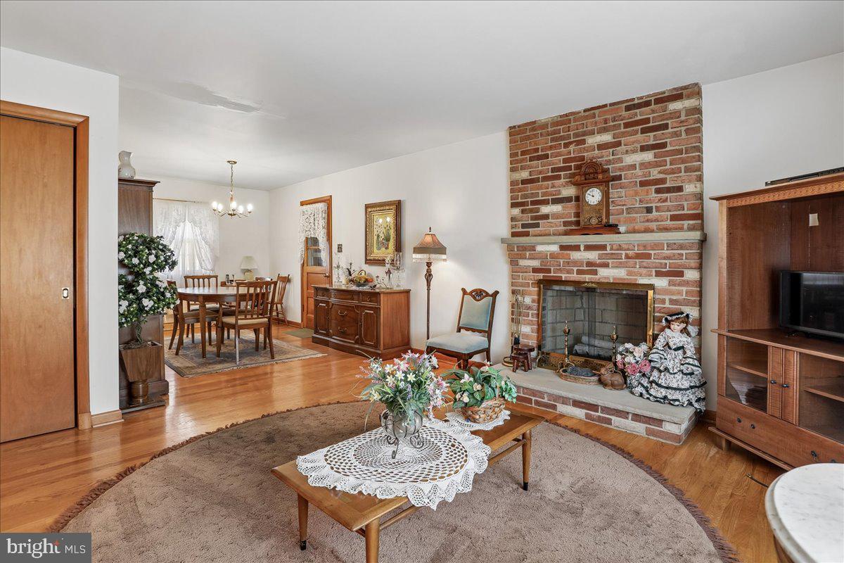 21909 Frederick Road Boyds, MD 20841 - Photo 3 of 20 Living room w/gleaming hardwood floor