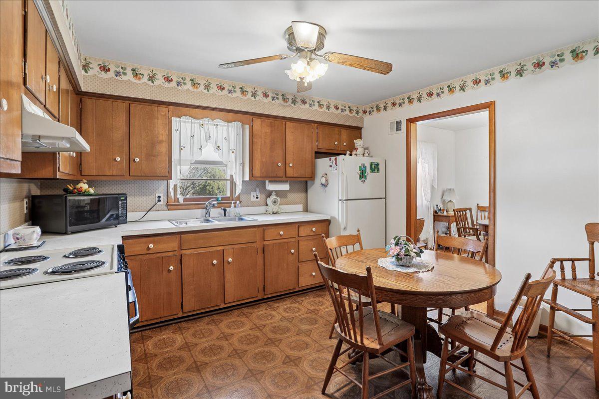 21909 Frederick Road Boyds, MD 20841 - Photo 9 of 20 Kitchen w/ceiling fan