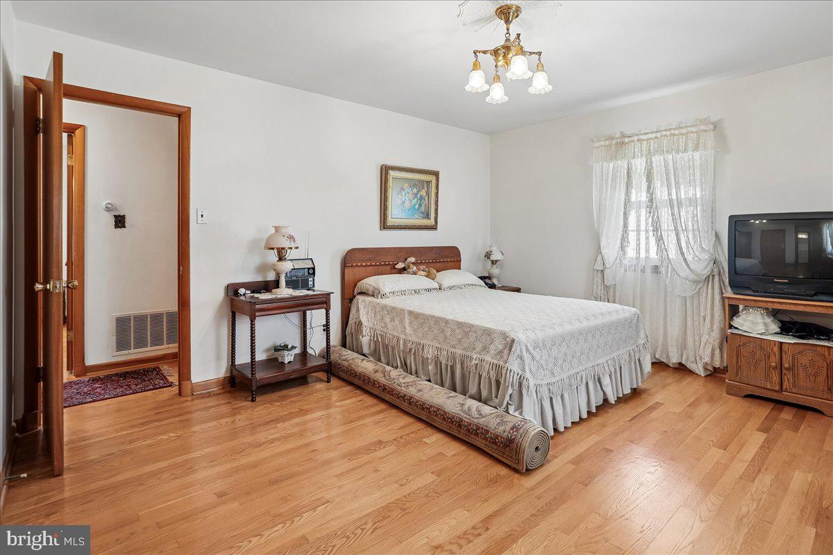 21909 Frederick Road Boyds, MD 20841 - Photo 10 of 20 Primary bedroom w/hardwood