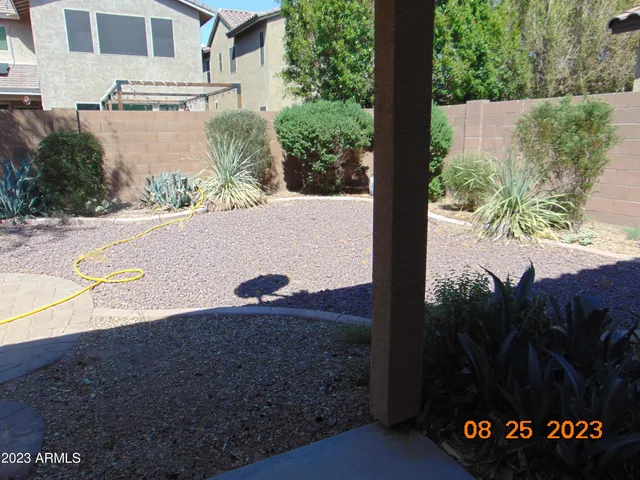 a view of a back yard of the building and car parked