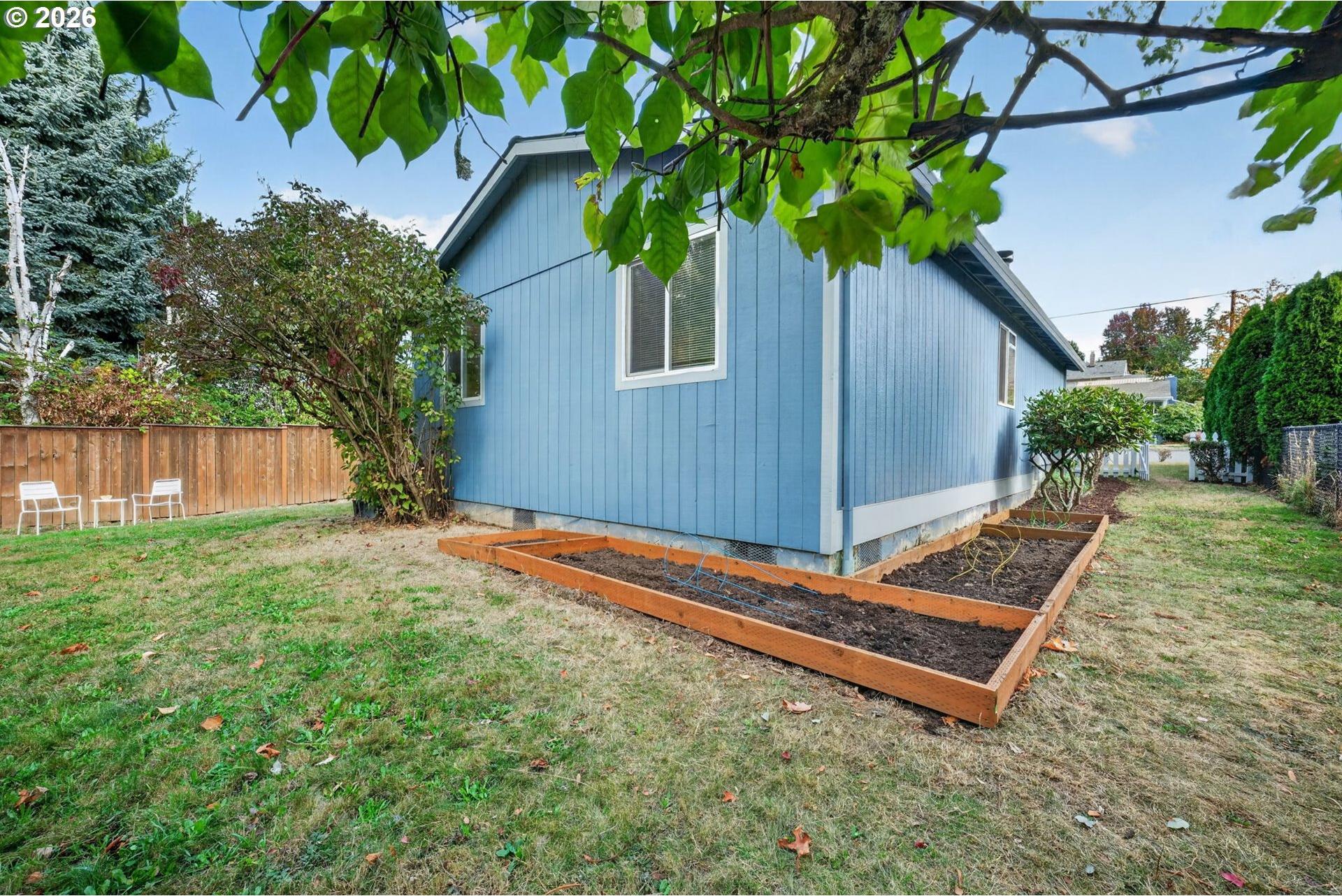 9654 North Edison Street Portland, OR 97203 - Photo 29 of 34 Yard