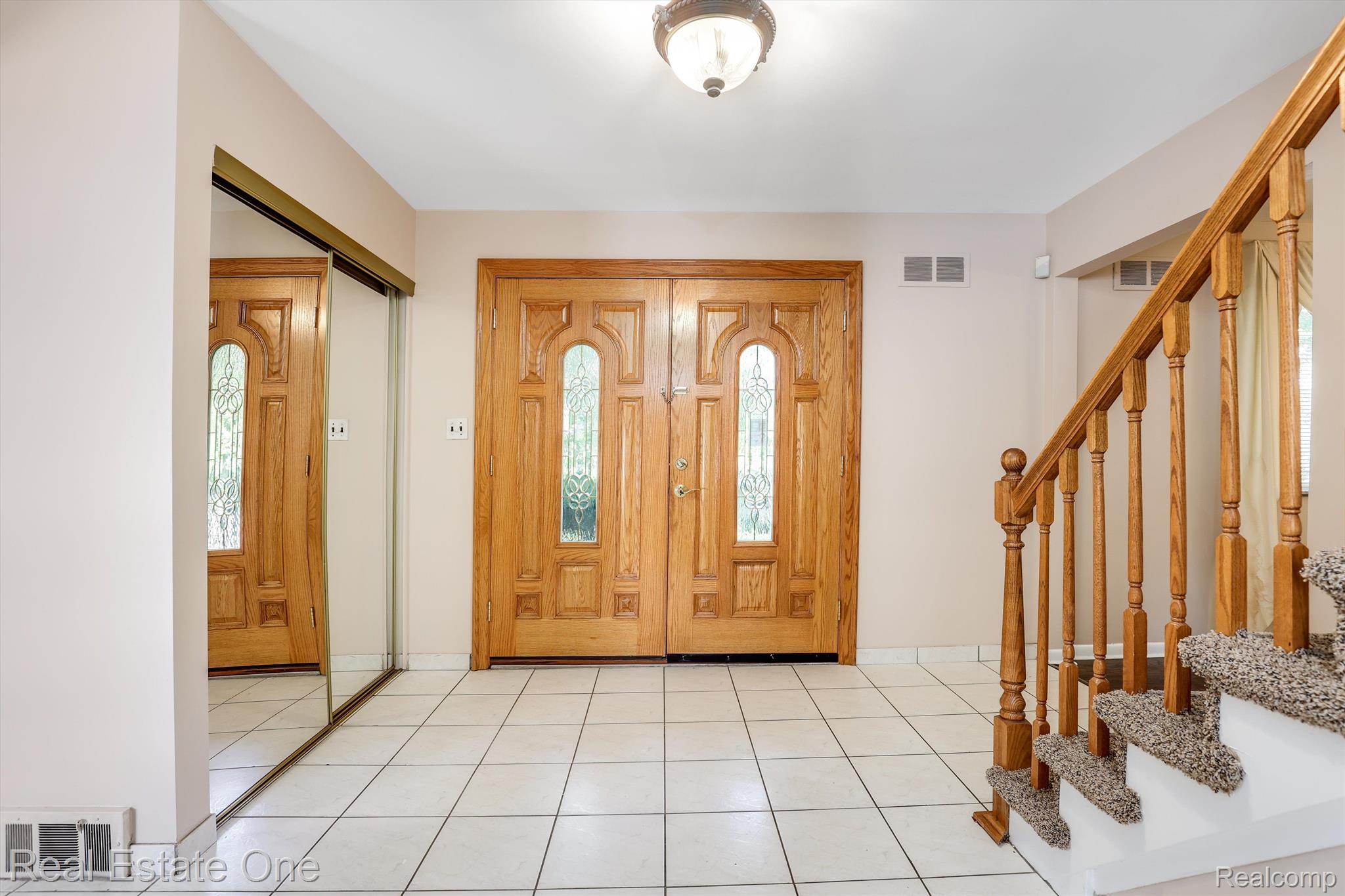 4153 Stoddard Road West Bloomfield, MI 48323 - Photo 15 of 46 Gallery Image 15