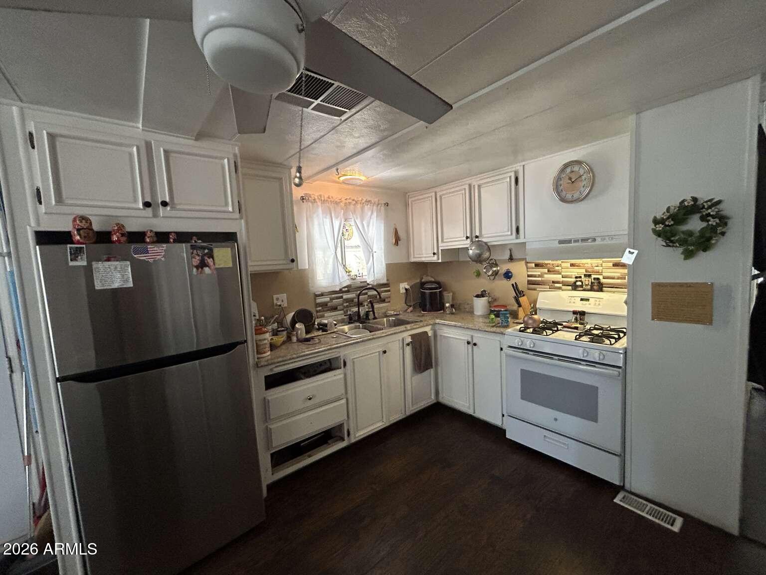 1250 East Bell Road Phoenix, AZ 85022 - Photo 14 of 17 Fernandez.14