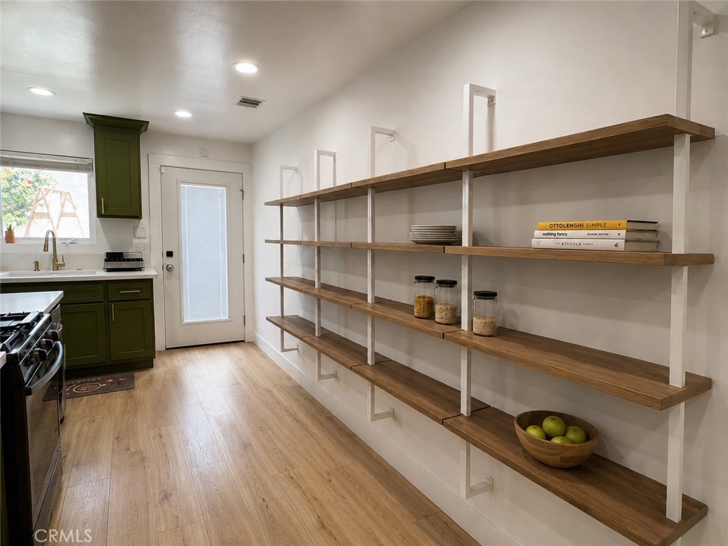 1274 South Muirfield Road Los Angeles, CA 90019 - Photo 9 of 16