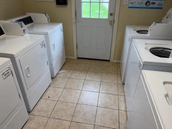 $825 | 200 Milltown Road, Unit 207, New Kensington, PA 15068