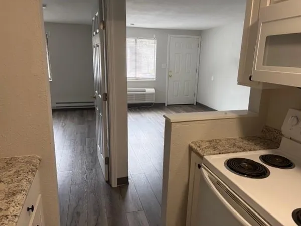 $825 | 200 Milltown Road, Unit 207, New Kensington, PA 15068