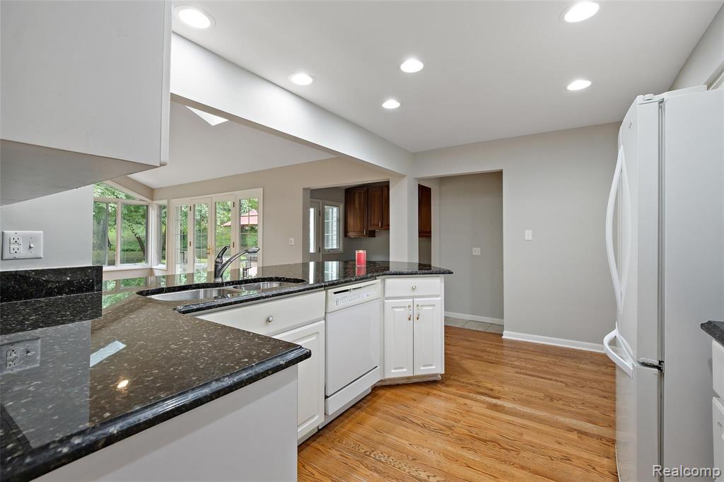 225 Orchardale Drive Rochester Hills, MI 48309 - Photo 20 of 34