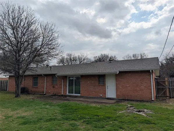 $1,950 | 336 Southwest Dian Street, Burleson, TX 76028