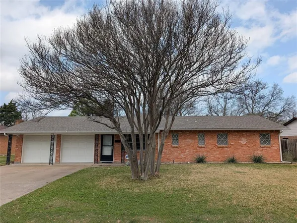 $1,950 | 336 Southwest Dian Street, Burleson, TX 76028