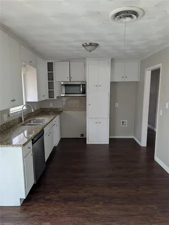 $1,950 | 336 Southwest Dian Street, Burleson, TX 76028