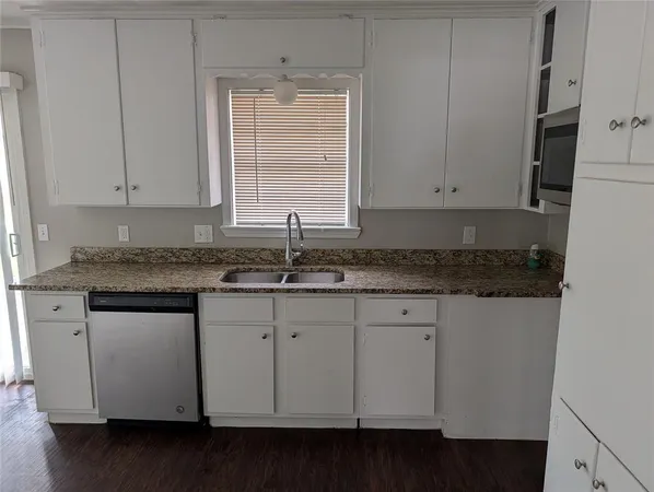 $1,950 | 336 Southwest Dian Street, Burleson, TX 76028