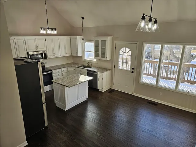 $395,000 | 108 Cedar Street, Smithville, MO 64089