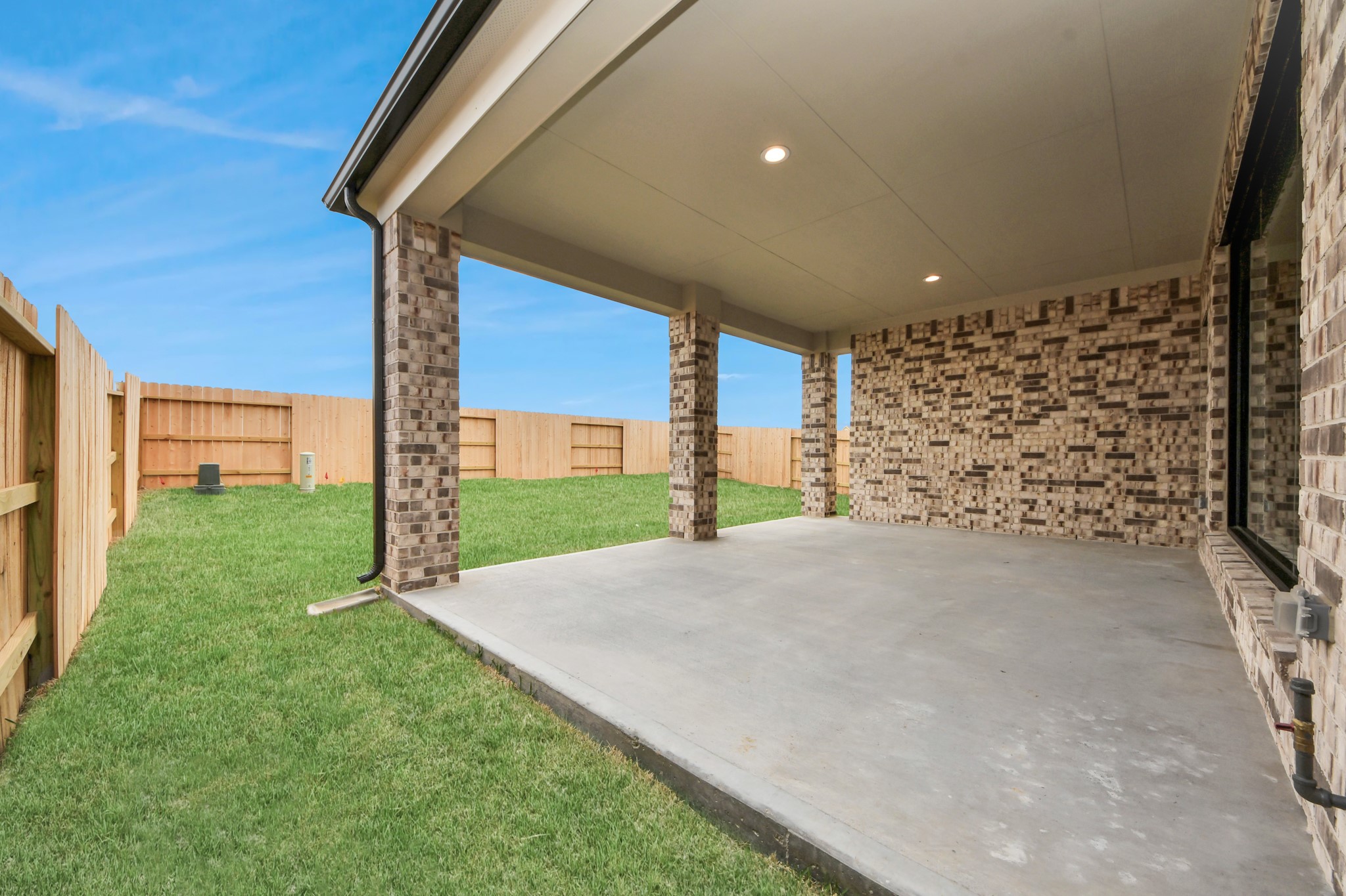 11106 Tulip Rdg Trail Houston, TX 77044 - Photo 33 of 34 Experience outdoor living at its finest on this expansive covered patio, thoughtfully designed for BBQs and delightful outdoor dining. Sample photo of completed home with similar floor plan. Actual colors and selections may vary.