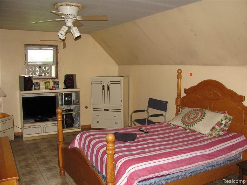 14127 Imlay City Road Capac, MI 48014 - Photo 10 of 23 IMG_1822.JPG