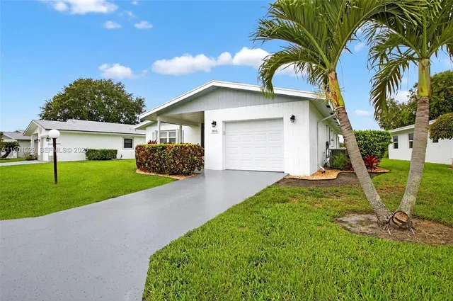 $3,200 | 3810 Rowena Circle, West Palm Beach, FL 33417