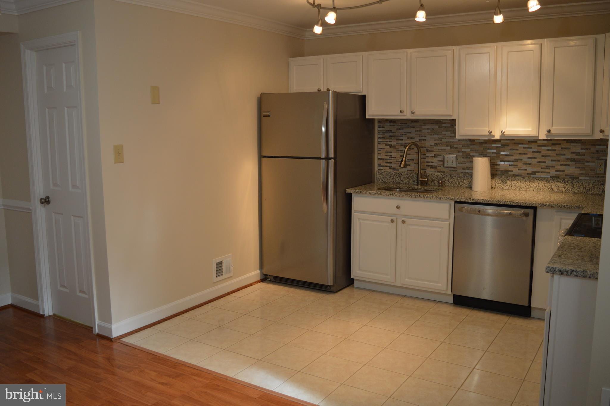 9217 Hood Road Manassas, VA 20110 - Photo 5 of 27 Kitchen