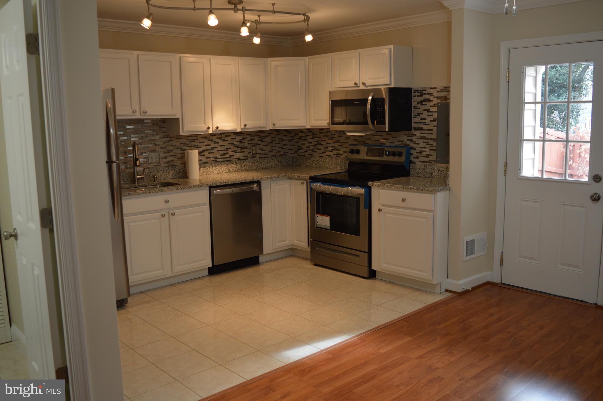 9217 Hood Road Manassas, VA 20110 - Photo 6 of 27 Kitchen