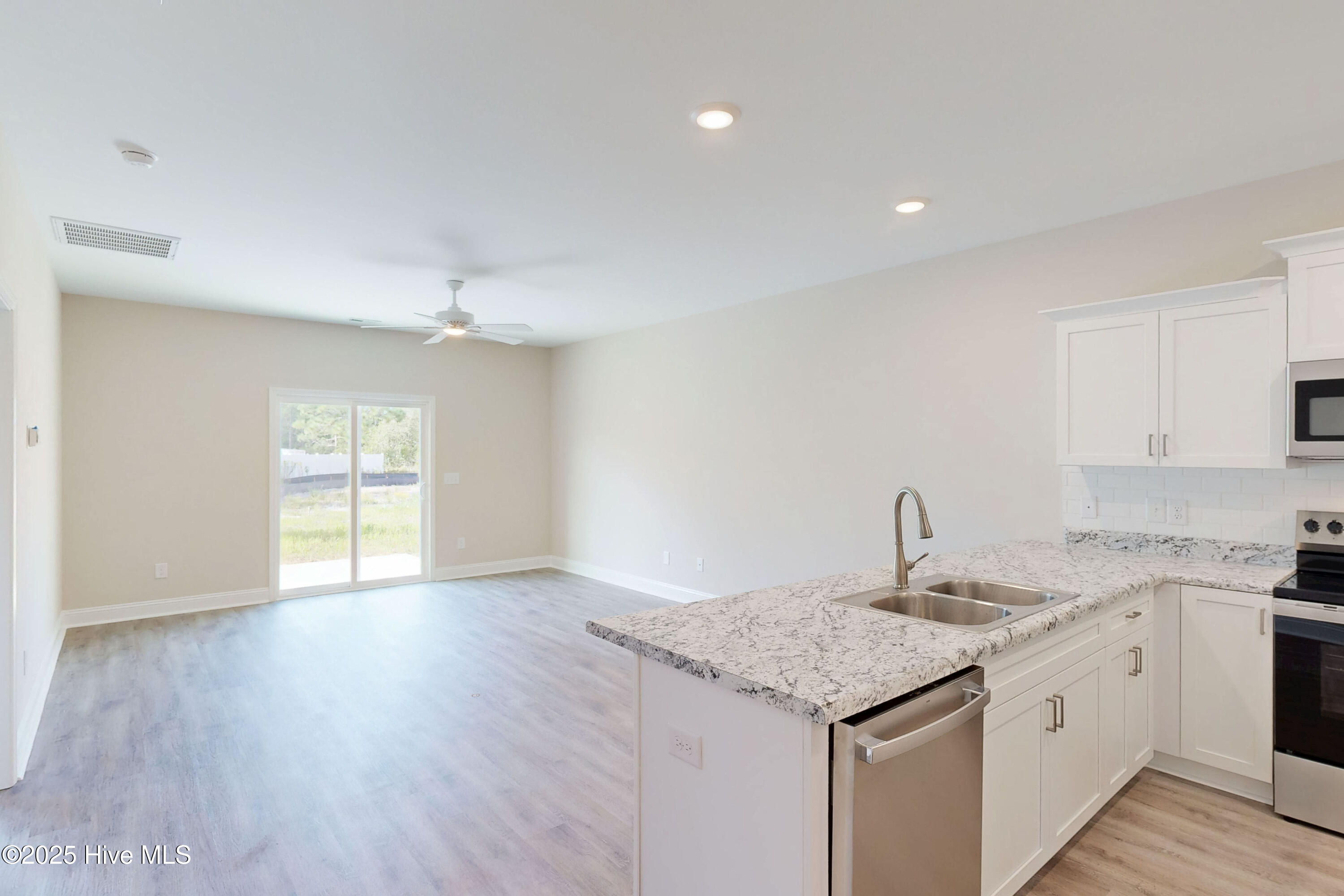 205 Sandpiper Place Holly Ridge, NC 28445 - Photo 2 of 25 205 Sandpiper Place - Interiors - Edited