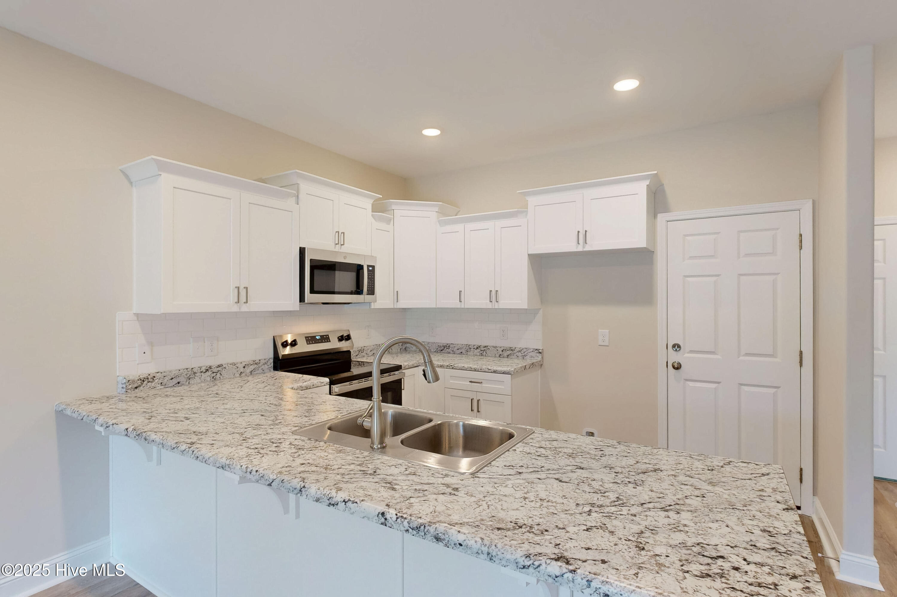 205 Sandpiper Place Holly Ridge, NC 28445 - Photo 5 of 25 205 Sandpiper Place - Interiors - Edited