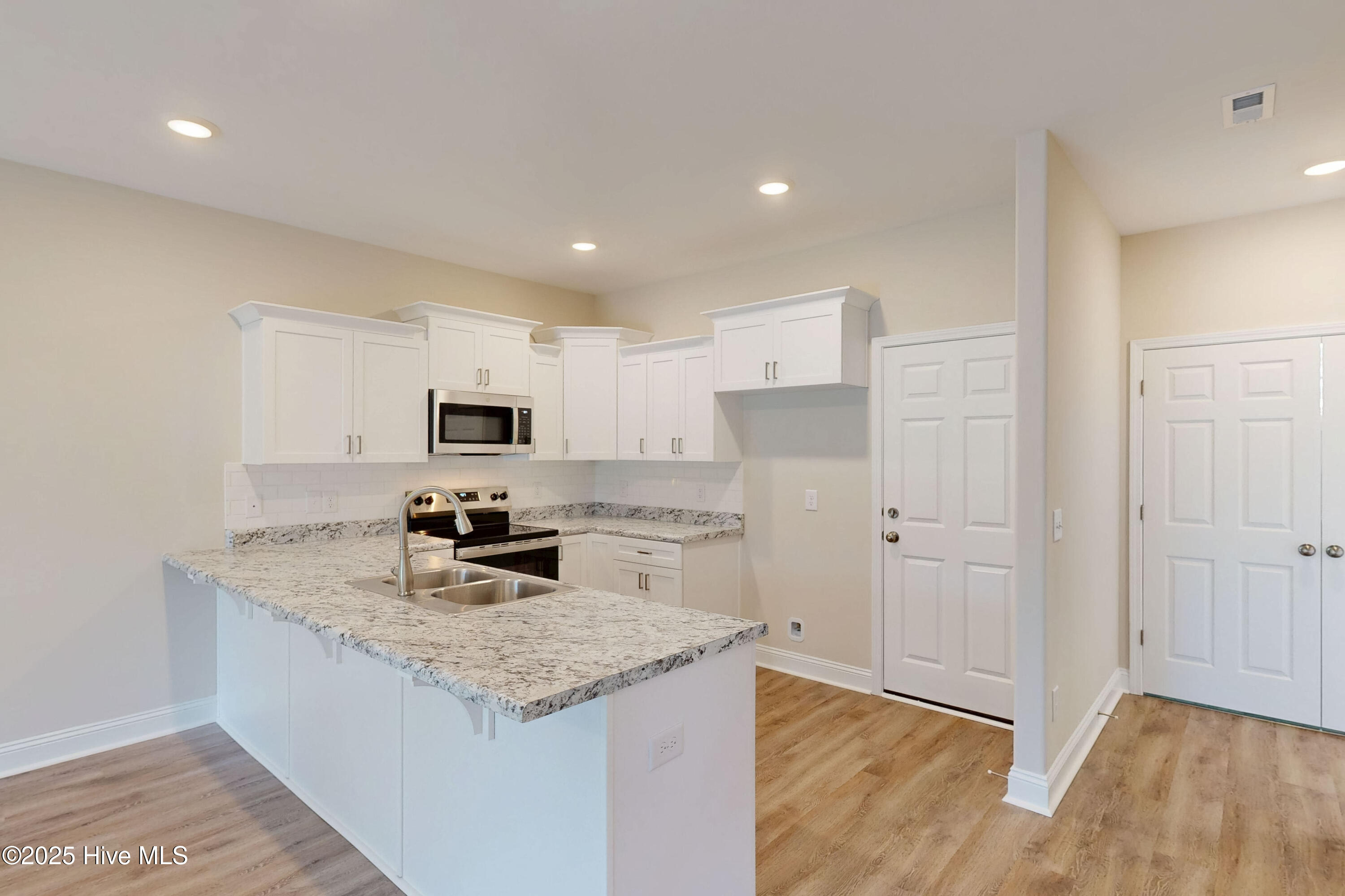 205 Sandpiper Place Holly Ridge, NC 28445 - Photo 6 of 25 205 Sandpiper Place - Interiors - Edited