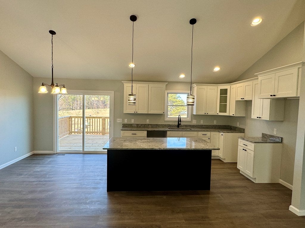 977 Cranberry Road Galax, VA 24333 - Photo 11 of 28 Gallery Image 11