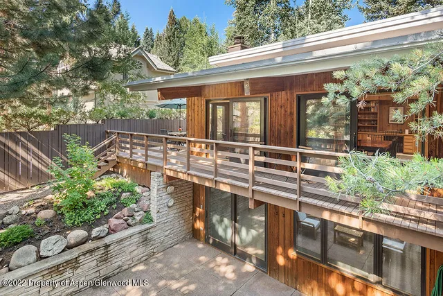 a view of a two chair near the house