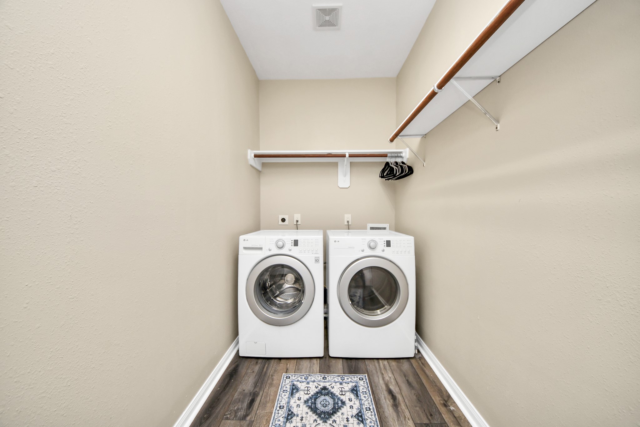 7622 McCormick Mill Court Houston, TX 77095 - Photo 31 of 37 a utility room with dryer and washer