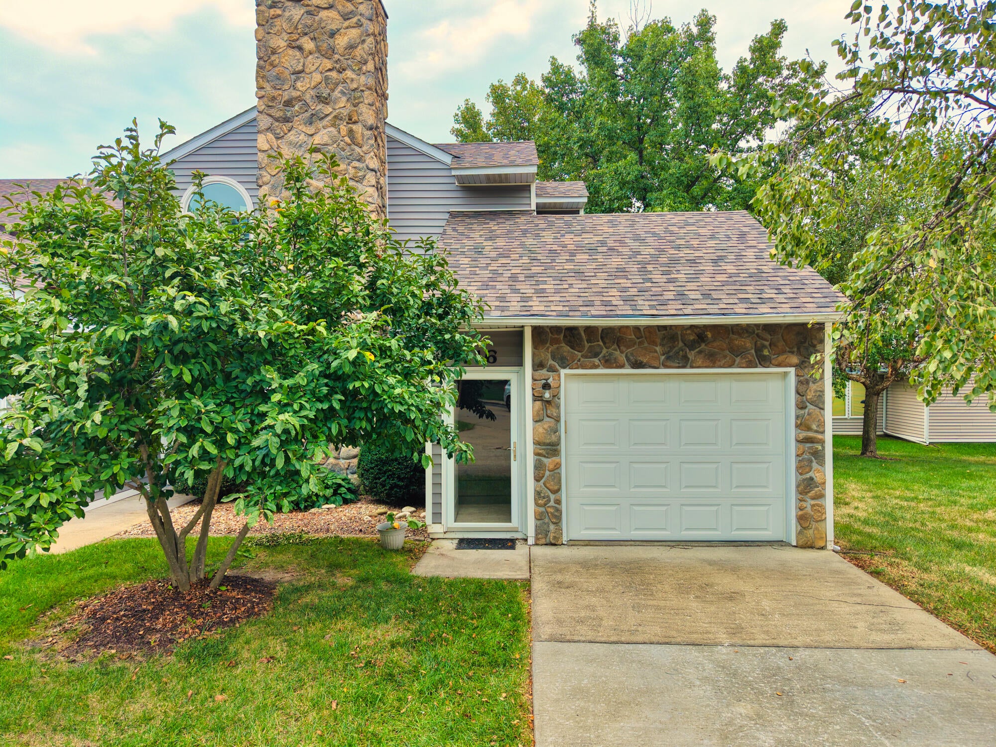 116 Grn Mdws Road Columbia, MO 65203 - Photo 2 of 24 Gallery Image 2