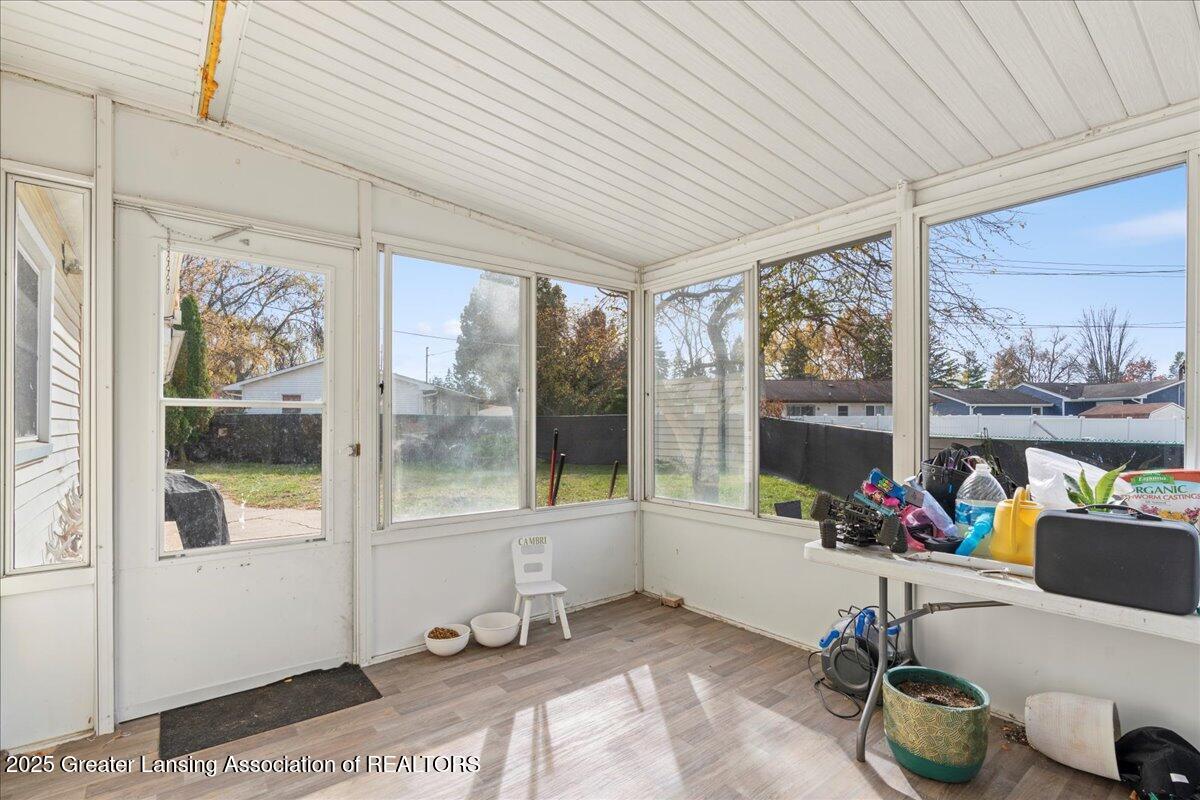 5201 Greenbriar Road Lansing, MI 48917 - Photo 15 of 30 17-Media Jett - 13