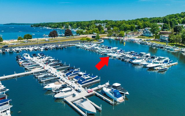 271 Fontana Boulevard, Unit 913, Fontana, WI 53125