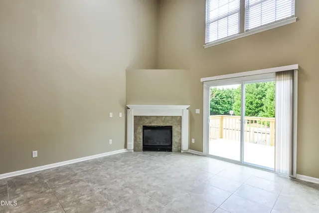 a view of empty room with front door