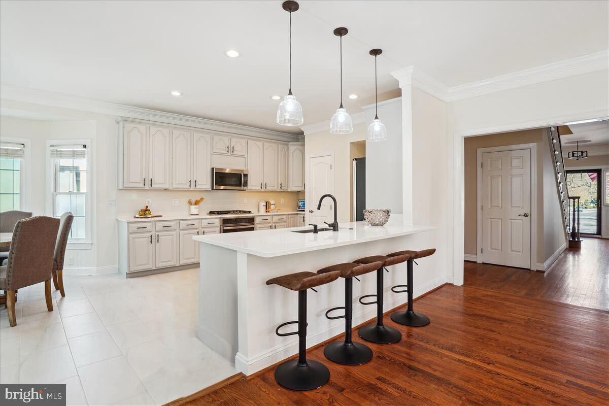 302 Tschiffely Square Road Gaithersburg, MD 20878 - Photo 11 of 77 Newly renovated kitchen w/ quartz countertops