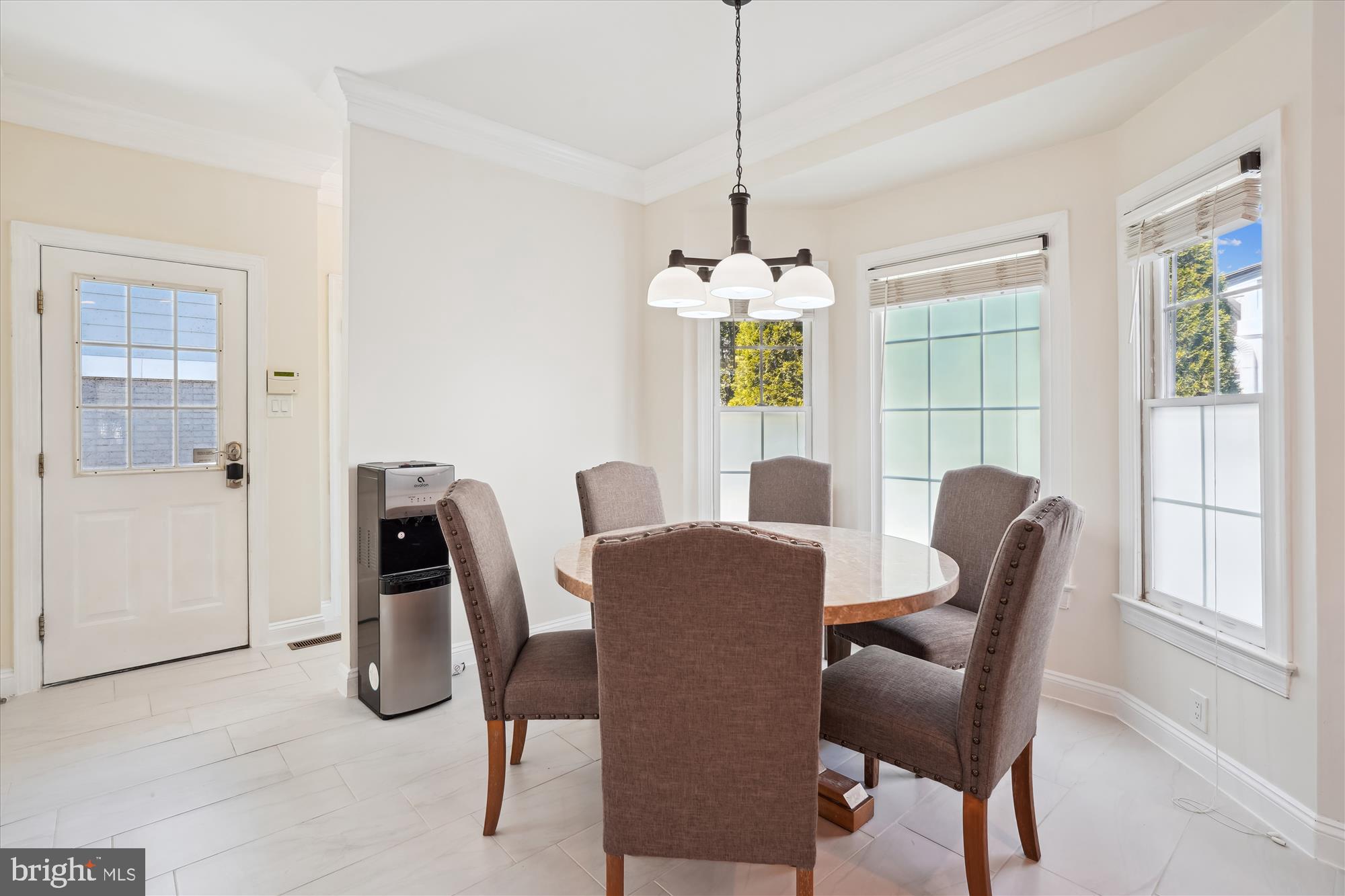 302 Tschiffely Square Road Gaithersburg, MD 20878 - Photo 17 of 77 Sunny breakfast area