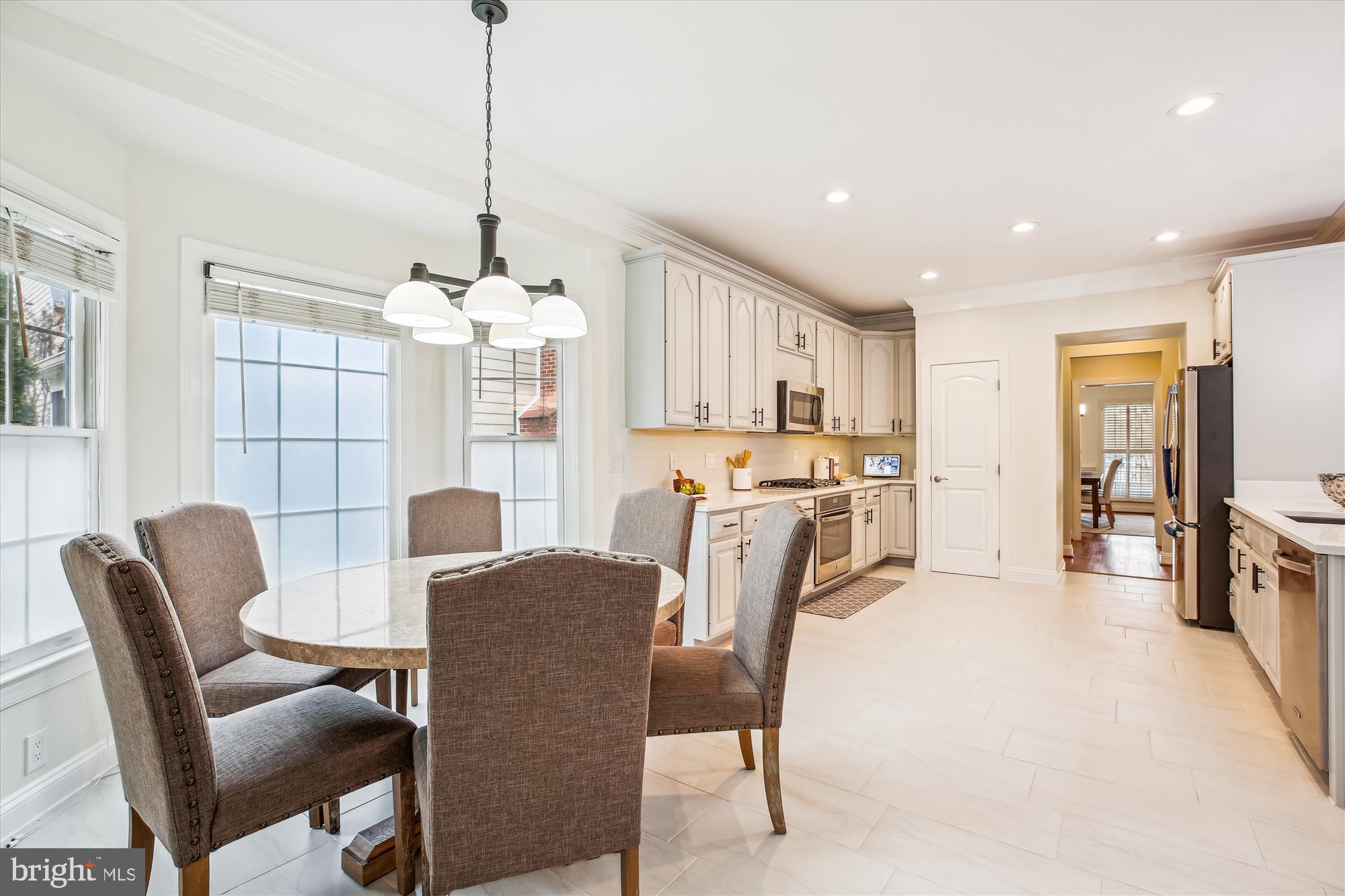 302 Tschiffely Square Road Gaithersburg, MD 20878 - Photo 18 of 77 Breakfast area filled w/ natural light