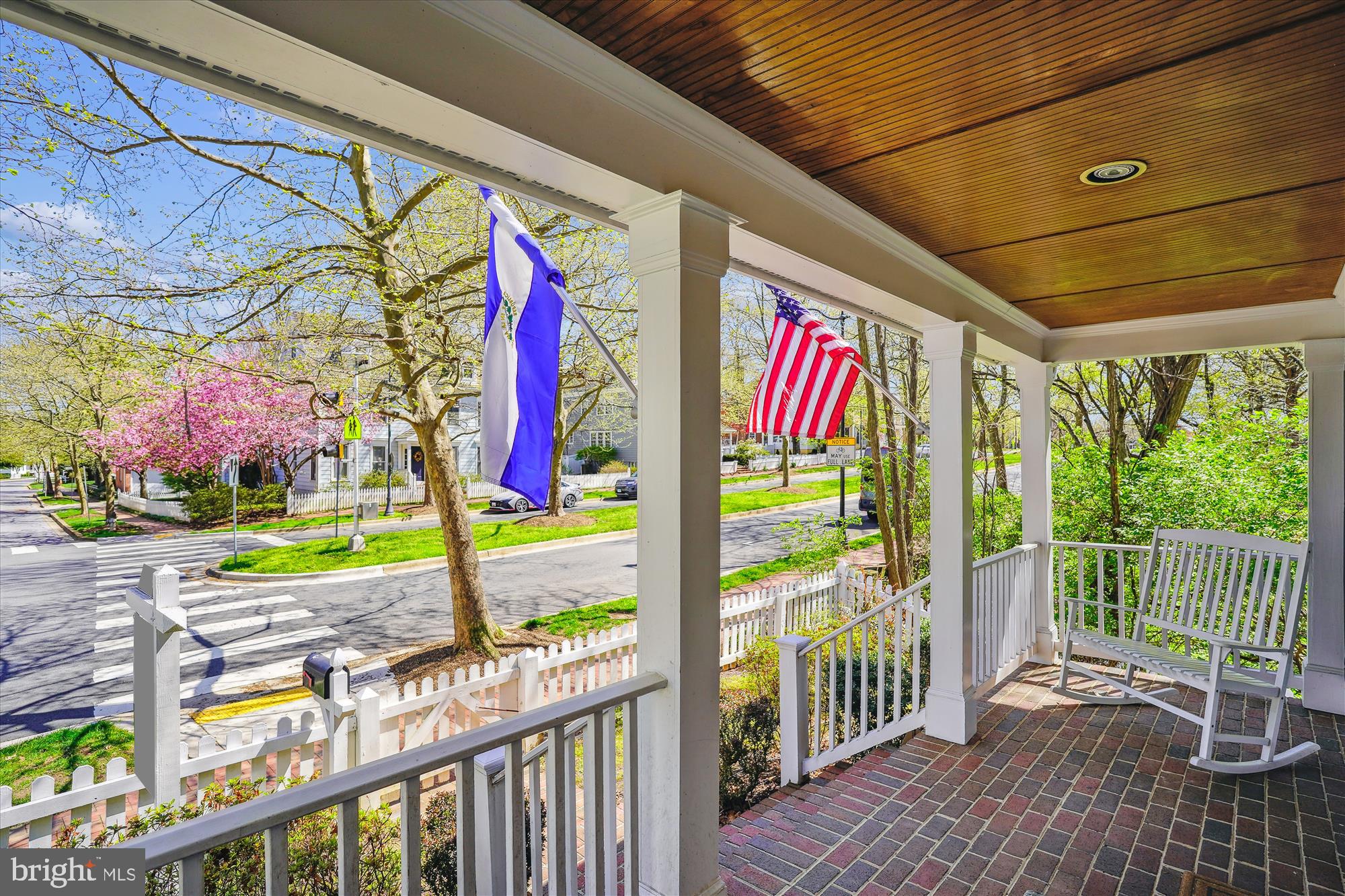 302 Tschiffely Square Road Gaithersburg, MD 20878 - Photo 2 of 77 Picturesque front porch