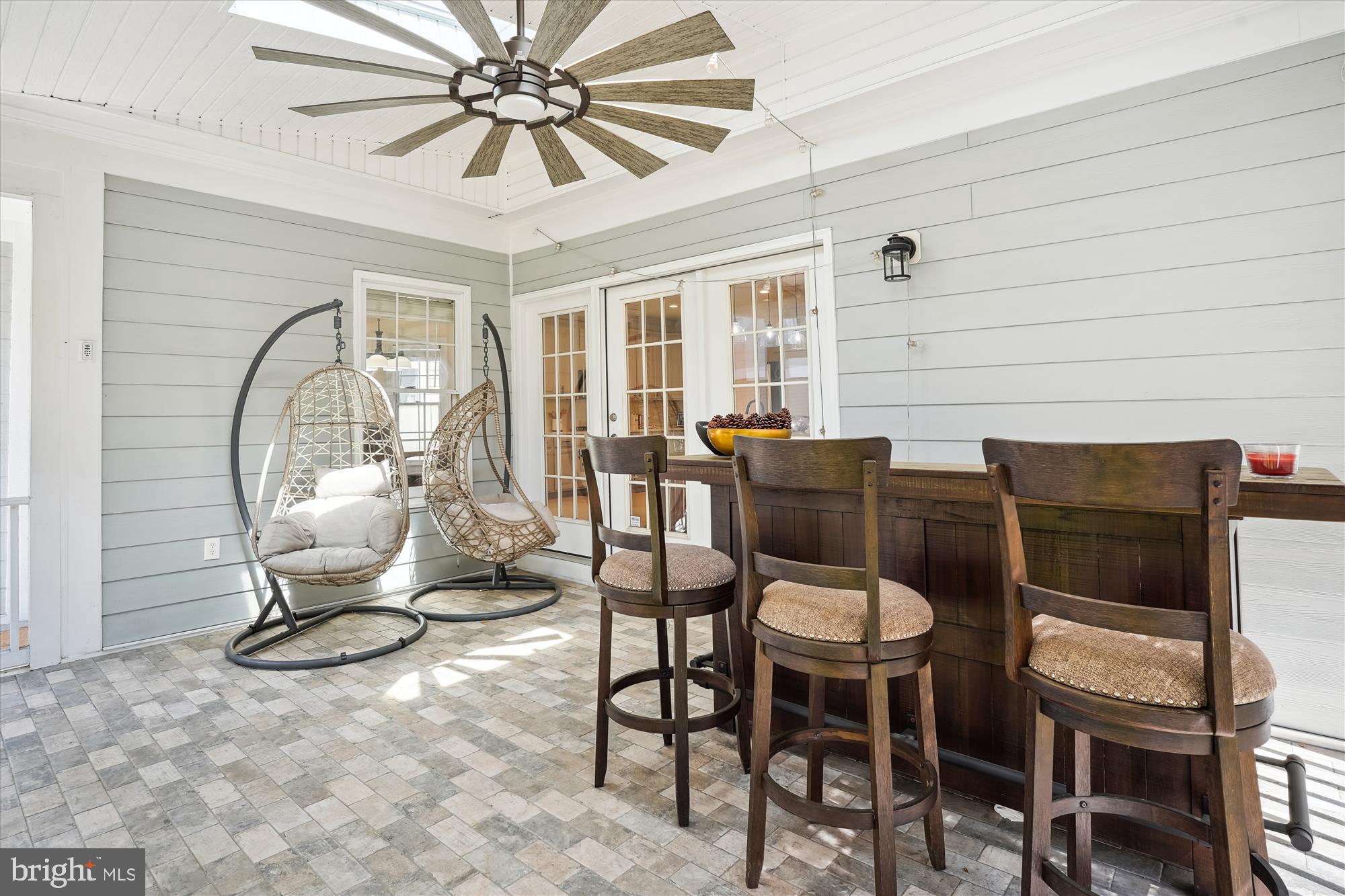 302 Tschiffely Square Road Gaithersburg, MD 20878 - Photo 27 of 77 a view of a livingroom with furniture and lounge chair