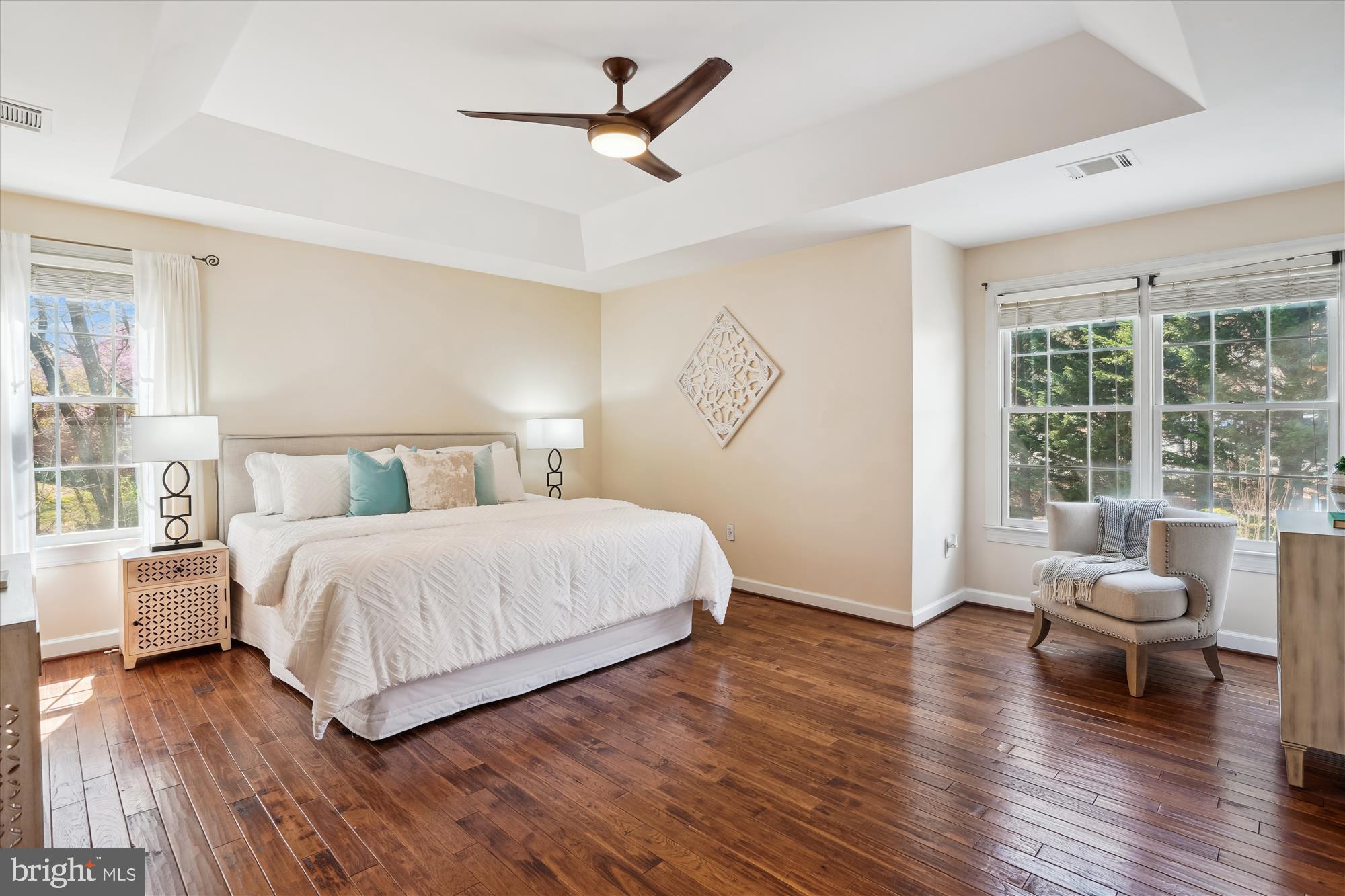 302 Tschiffely Square Road Gaithersburg, MD 20878 - Photo 30 of 77 a bedroom with a bed and a large window