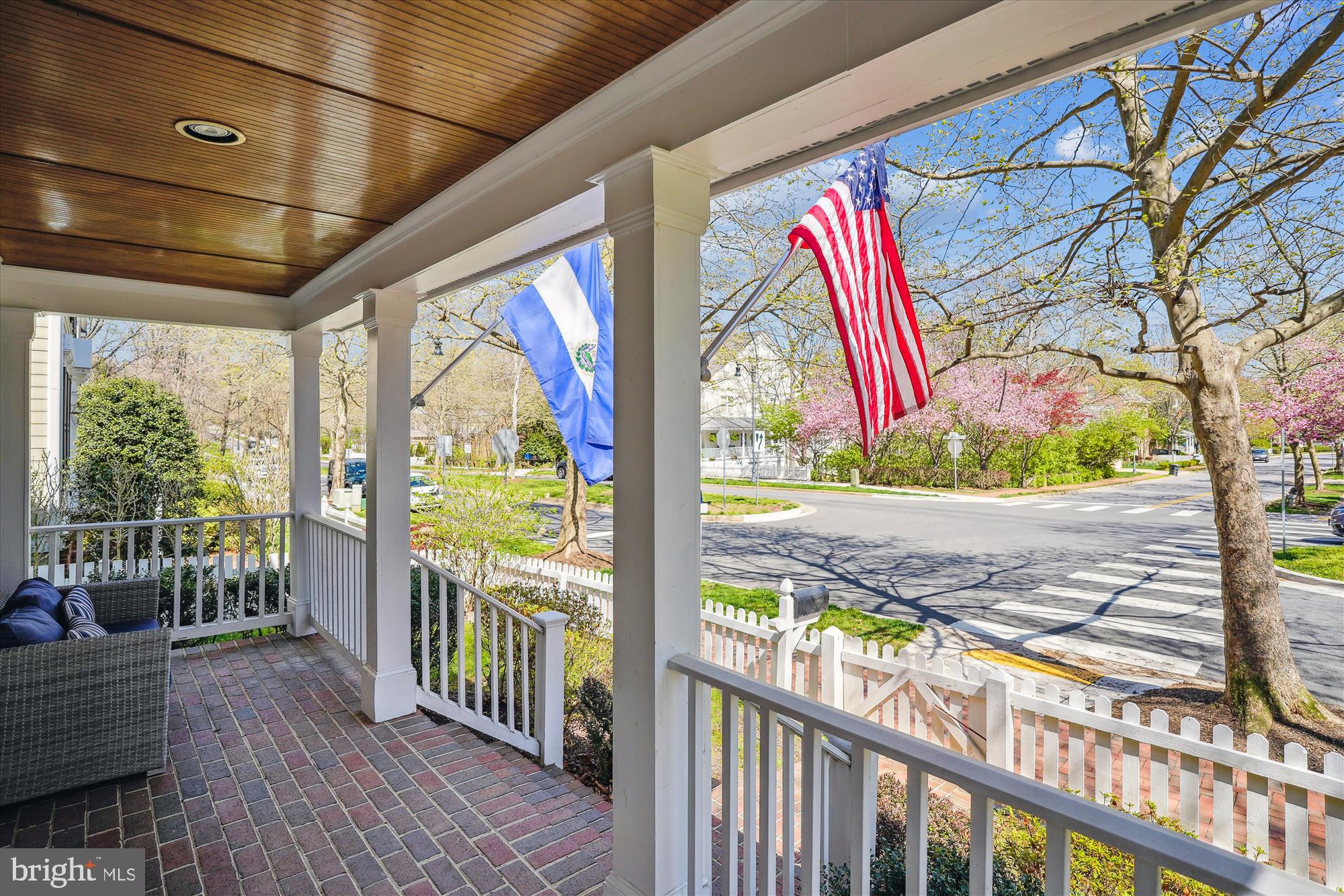 302 Tschiffely Square Road Gaithersburg, MD 20878 - Photo 3 of 77 Welcoming front porch