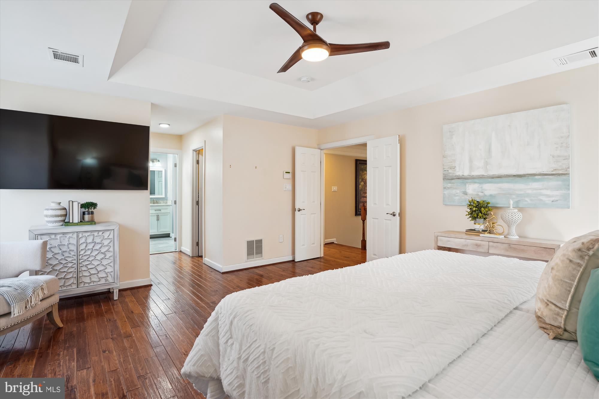 302 Tschiffely Square Road Gaithersburg, MD 20878 - Photo 33 of 77 a bedroom with a bed and a flat screen tv