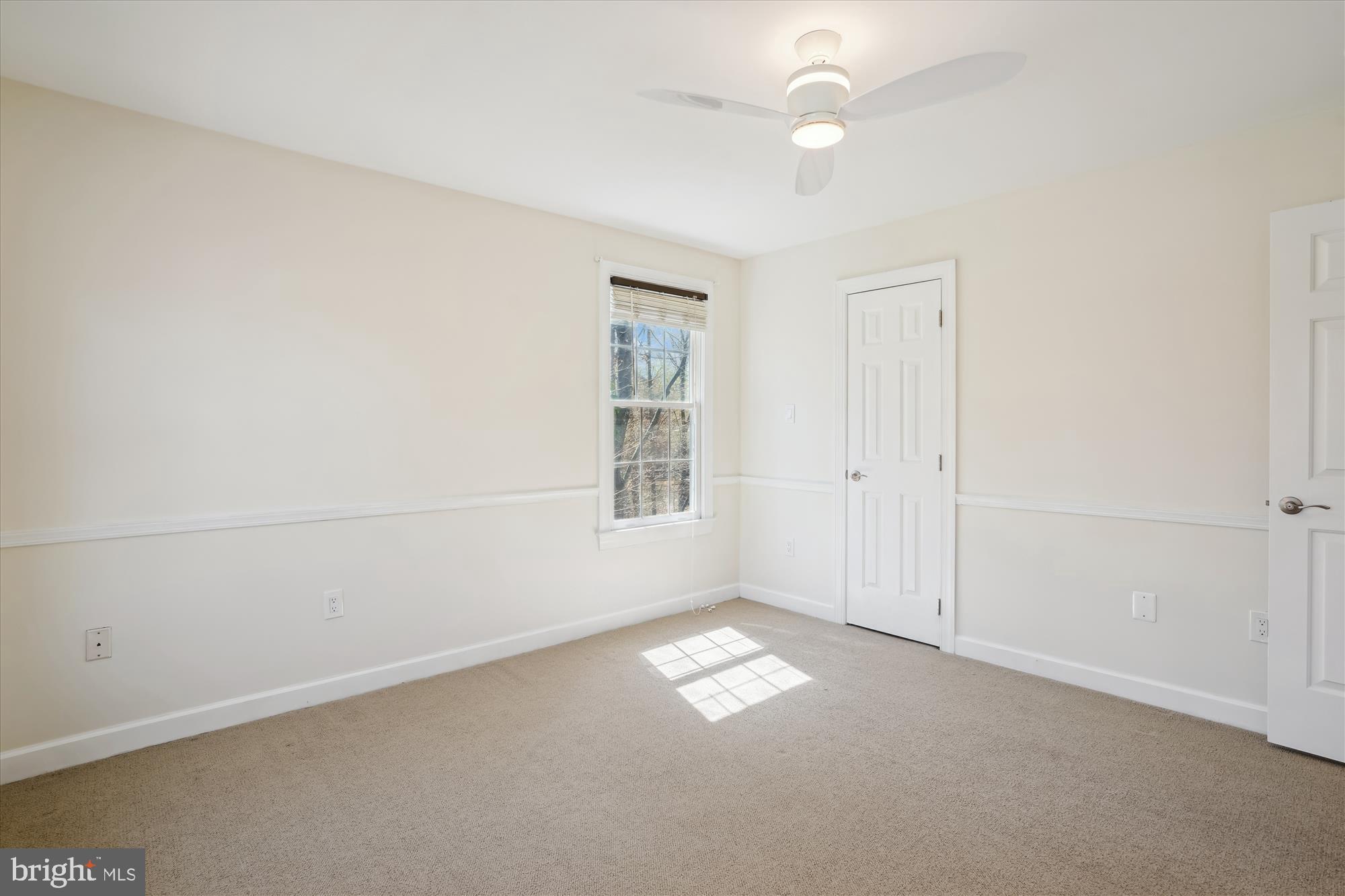 302 Tschiffely Square Road Gaithersburg, MD 20878 - Photo 39 of 77 Second bedroom w/ ceiling fan
