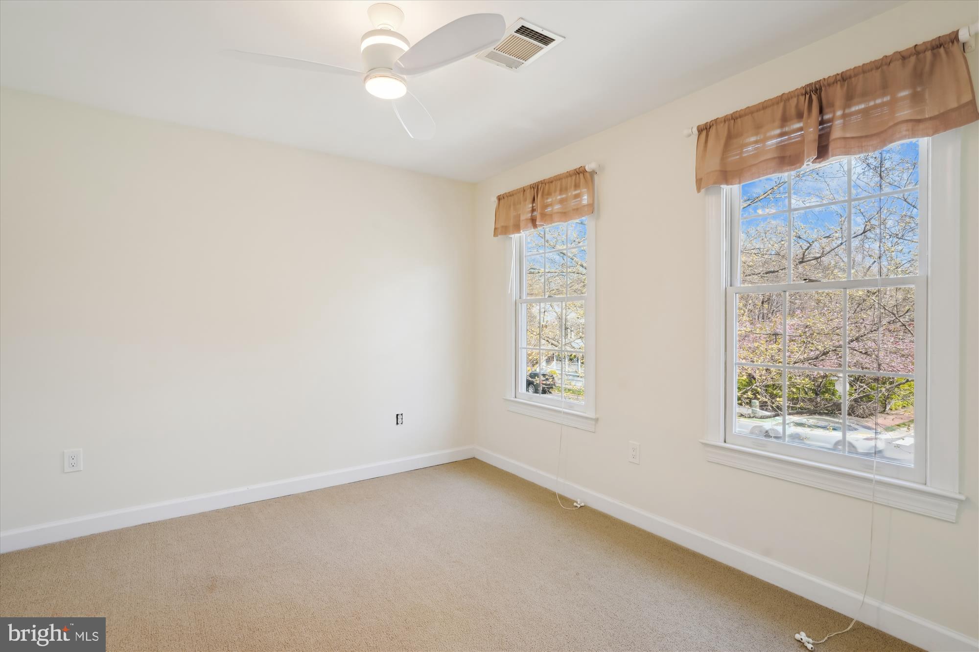 302 Tschiffely Square Road Gaithersburg, MD 20878 - Photo 40 of 77 an empty room with windows