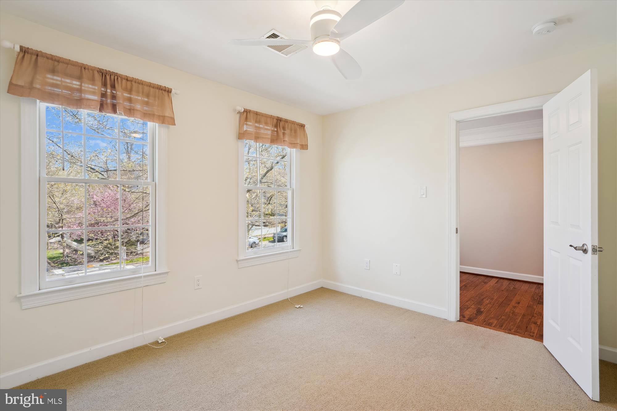 302 Tschiffely Square Road Gaithersburg, MD 20878 - Photo 41 of 77 a view of an empty room with a window