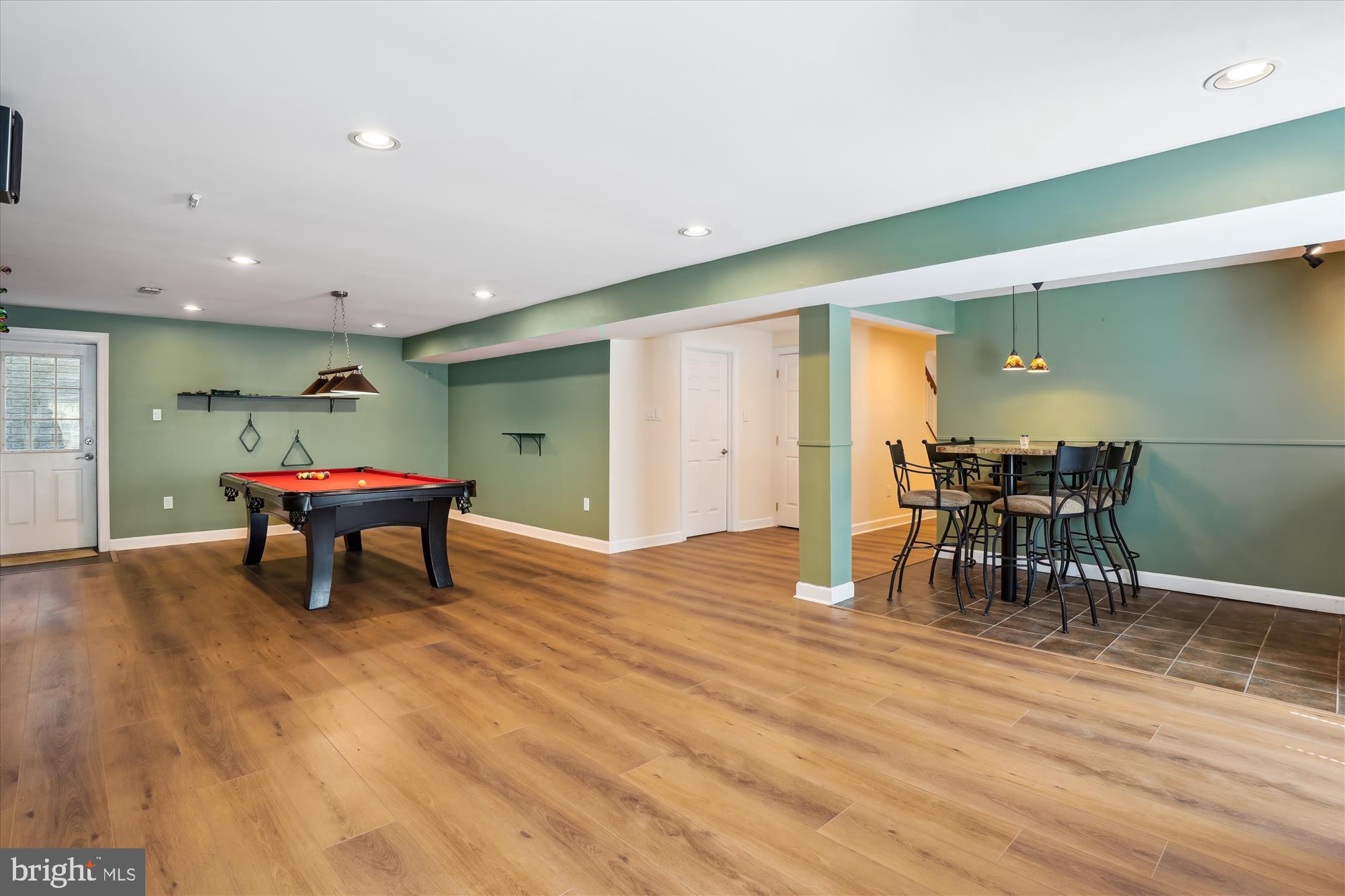 302 Tschiffely Square Road Gaithersburg, MD 20878 - Photo 47 of 77 a living room with a table and chairs