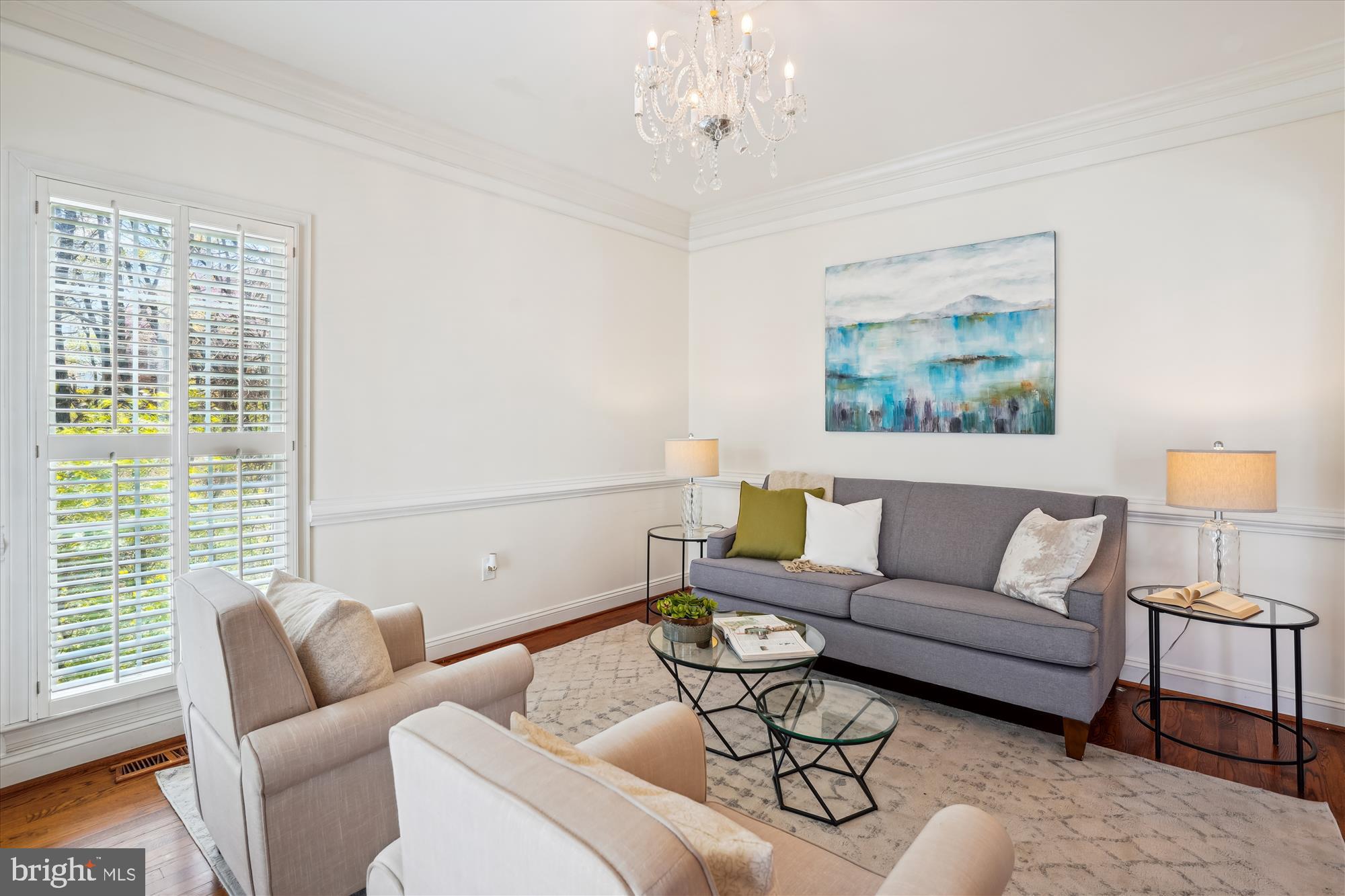 302 Tschiffely Square Road Gaithersburg, MD 20878 - Photo 5 of 77 a living room with furniture and a large window