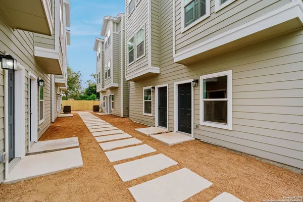 $1,500 | 1303 Essex Street, Unit 102, San Antonio, TX 78210