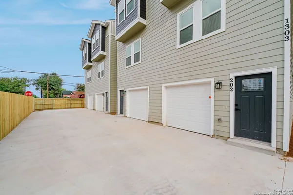 $1,500 | 1303 Essex Street, Unit 102, San Antonio, TX 78210